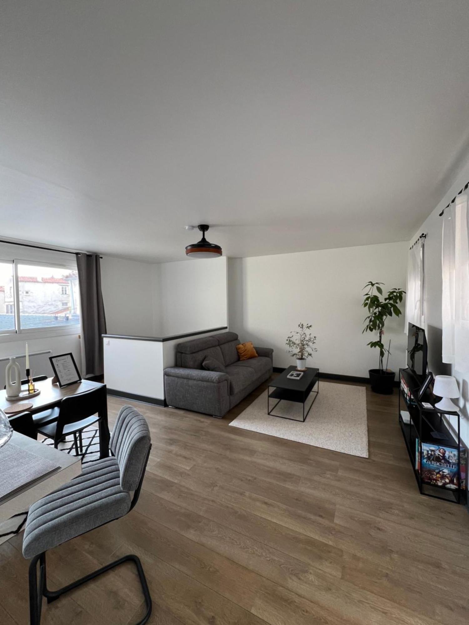 ラ・ロシェルHyper Centre A 80M Du Vieux Marche, T2 Calme Vue Sur Les Toits Rue Du Minageアパートメント エクステリア 写真